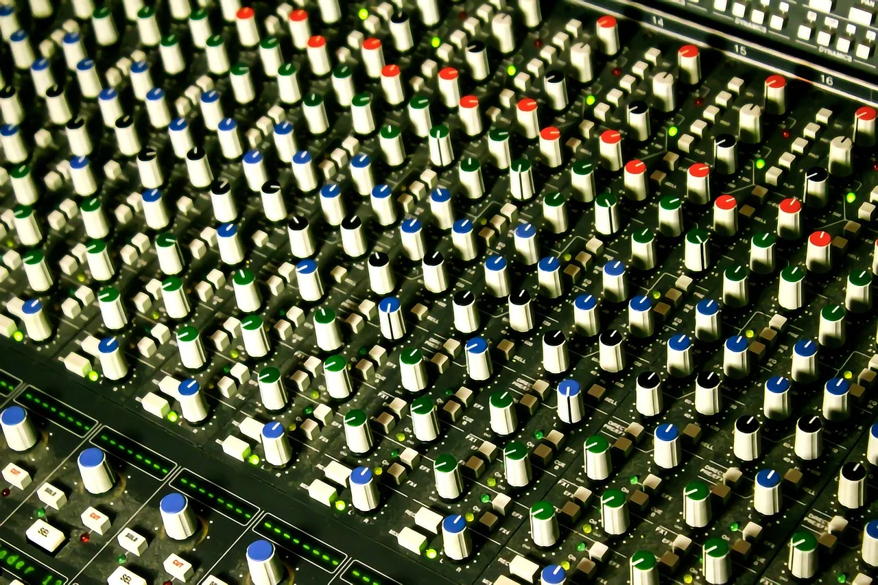 console, studio, music, mixer, sound, broadcast, mixing, audio, equipment, mix, technology, recording, musical, radio, equalizer, digital, solidstatelogic, ssl, music production, green technology, green music, green digital, green radio, radio, ssl, music production, music production, music production, music production, music production
