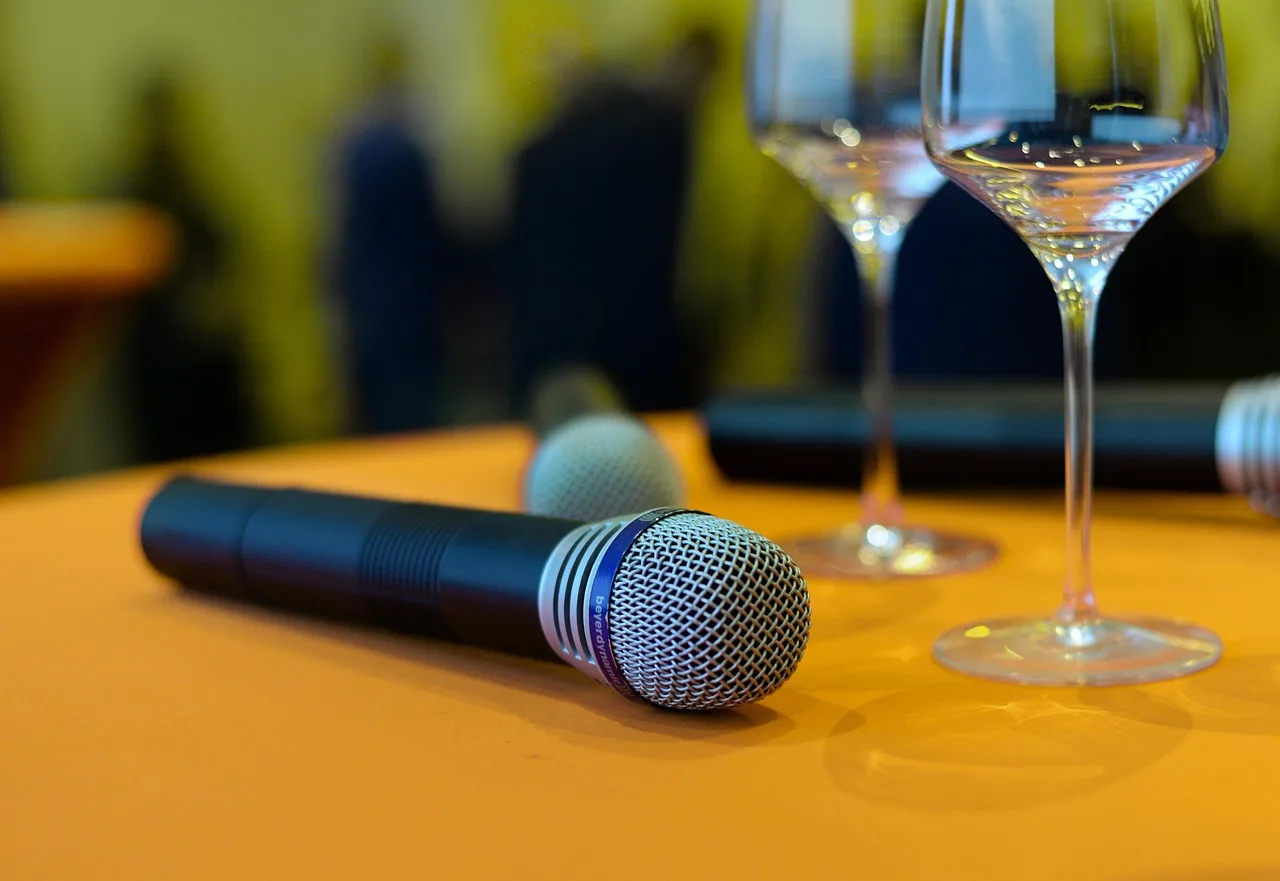 mic, microphone, sound check, sing, singing, perform, studio, music, mike, sound, audio, speech, radio, broadcasting, voice, entertainment, broadcast, announcement, audience, business, presentation, equipment, communication, media, electronic, record, public, mic, mike, mike, mike, mike, mike, speech, speech