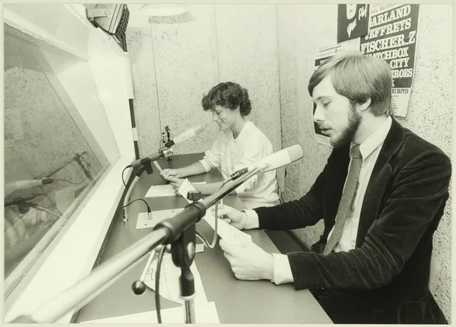 Studio Radio Apollo in Haarlem, North Holland, the Netherlands. Photograph by Cees de Boer (1918-1985), Fotoburo de Boer collection. How to choose radio advertising pricing models for a campaign