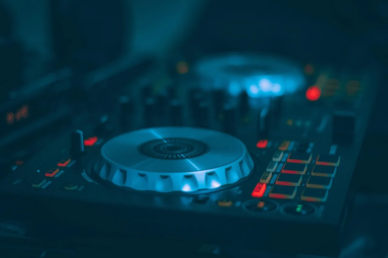 dj, control, dj equipament, mixer, mix, audio, mixing, volume, technology, stereo, console, entertainment, electronic, buttons, instrument, deejay, music, sound, blue music, dj, dj, deejay, deejay, deejay, deejay, deejay