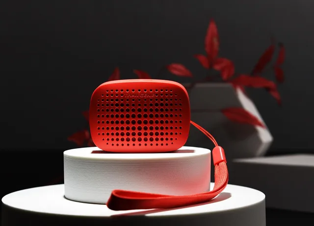 speaker, sound, smart device, tmall elf, electronic equipment, red speaker, device, technology. Smart speakers in UK advertising: formats, rules, costs